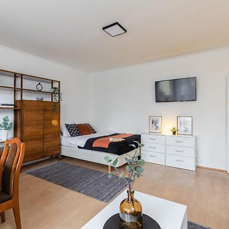 Room, Pirenejska 20 Cozy Rooms Варшава Екстер'єр фото