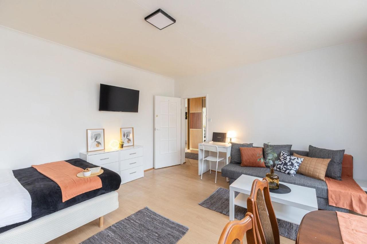 Room, Pirenejska 20 Cozy Rooms Варшава Екстер'єр фото